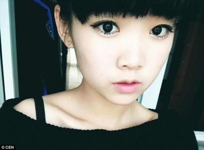 Theo cư dân mạng, cô gái này sinh năm 1994. 