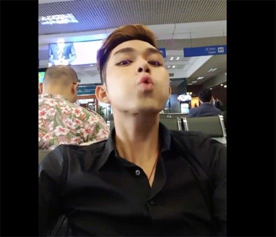 Trong khi đó, Jun (365) cũng đang cố thổi tim tặng các fan thân yêu.