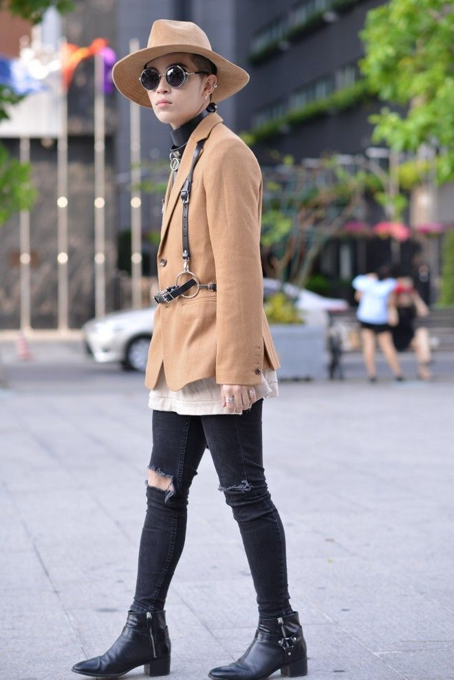 ...và Kelbin Lei tiếp tục xuất hiện với phong cách nổi bật rất riêng của mình.