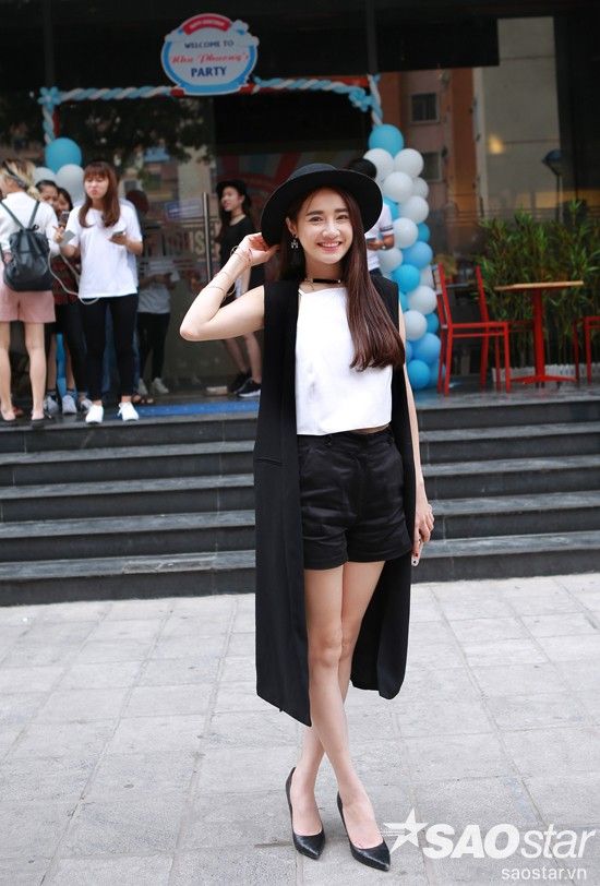 Nhã Phương xuất hiện trẻ trung trong buổi họp fan Hà Nội.