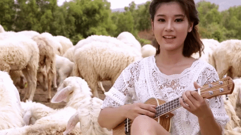 Clip: Hoàng Yến Chibi quay clip đàn hát siêu đáng yêu để tặng cho fan và bạn trai 'bí mật' Ảnh 2