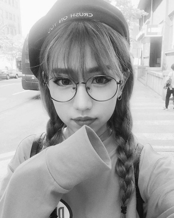 Sau khi trét gel xong thì thắt chặt tay tóc thành như thế này...