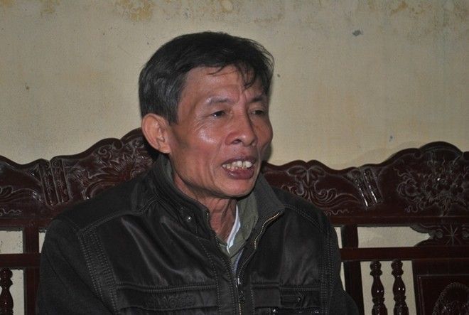 Ông Tân ứa nước mắt thể hiện sự ân hận khi nhắc lại diễn biến sự việc