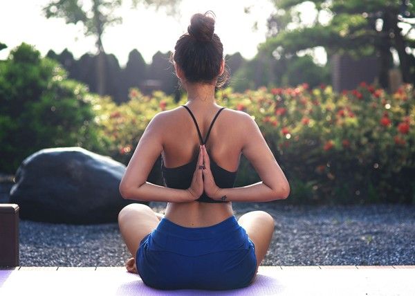 Người đẹp chia sẻ, có thời điểm cô tăng cân rất nhiều vì stress, nhờ tập yoga và kết hợp với kiêng tinh bột, đồ ngọt, cô đã giảm được 7 kg.