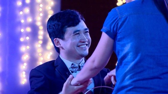 Những nụ cười hạnh phúc của cặp đôi trẻ.