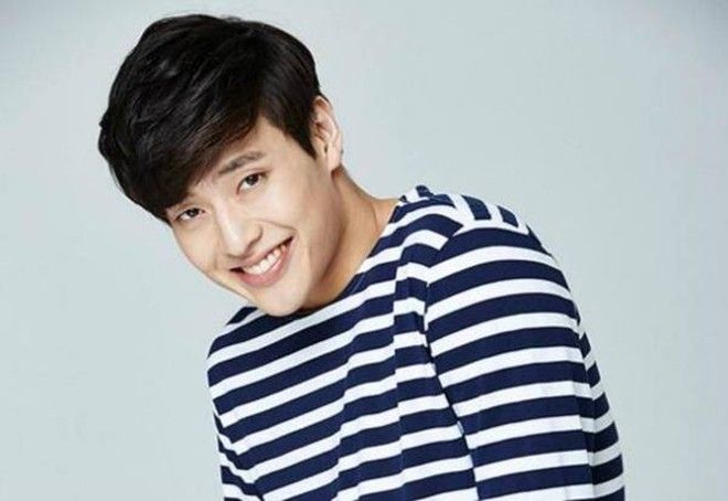 Nụ cười tỏa nắng của Kang Ha Neul - vai bát hoàng tử Wang Wook.