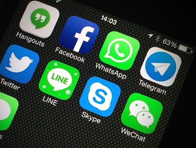 Sự phổ biến của các ứng dụng nhắn tin trên điện thoại di động là nguyên nhân khiến nhiều học sinh sinh viên có hành vi sexting. 