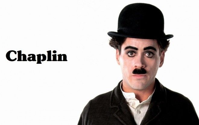 Sự hoá thân vua hài Chaplin quá xuất sắc đã đem đến đề cử Oscar đầu tiên cho Vai diễn Julian với tâm lý bất ổn được thể hiện một cách xuất sắc đã đem lại nhiều sự chú ý cho Robert Downey Jr.