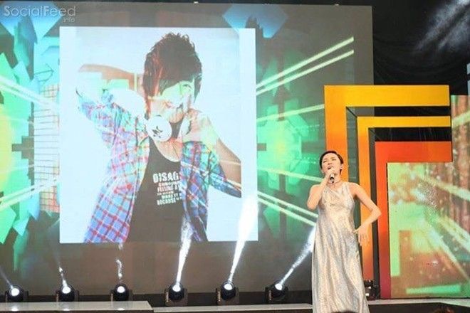 Phần song ca đầy bất ngờ khiến khán giả xúc động.