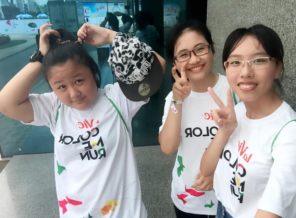 Từ rấy sớm, nhiều bạn trẻ Hà Nội đã có mặt để check in và chuẩn bị tham gia cuộc đua.