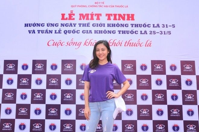 Ngay sau đêm từ thiện, ca sĩ Đức Tuấn cũng tiếp tục có một buổi sáng đầy ý nghĩa khi là khách mời tham gia meeting Ngày hội phòng chống hút thuốc lá cùng nhiều nghệ sĩ khác như Văn Mai Hương, Lan Phương, Quốc Thiên...