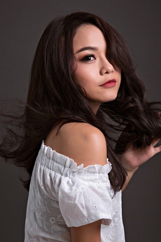 Với Thái Trinh sự giản dị, bên cây đàn guitar cùng những bản acoustic vẫn là góc nhìn đẹp nhất về cô.