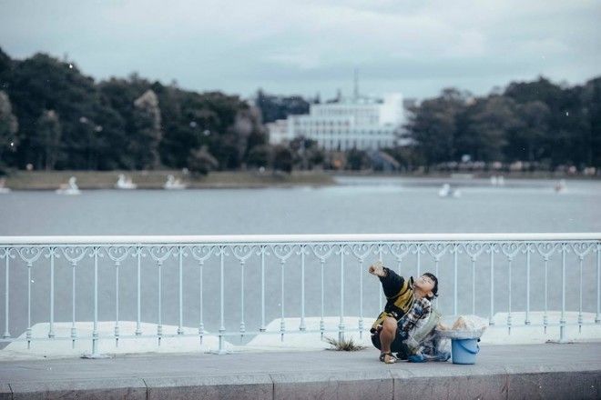 ...là niềm vui tự kiếm tìm trong chiều lạnh giá.