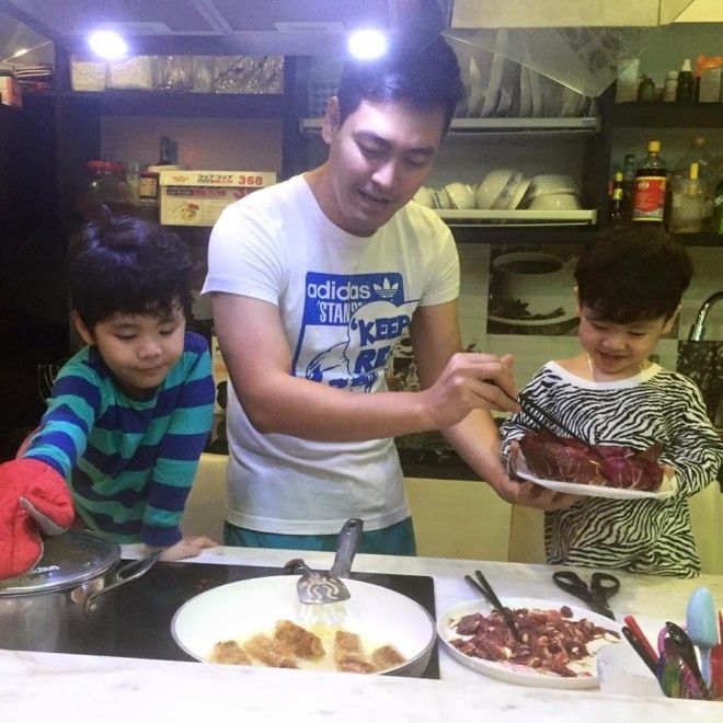 Phan Anh luôn cố gắng cân bằng giữa công việc và vai trò làm cha để tạo cho các con môi trường phát triển tốt nhất. 