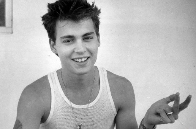 Anh hồi còn trẻ, sở hữu gương mặt đẹp. Rất đẹp!