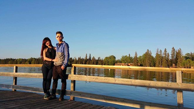 Hình ảnh cặp đôi trong một lần đi du lịch