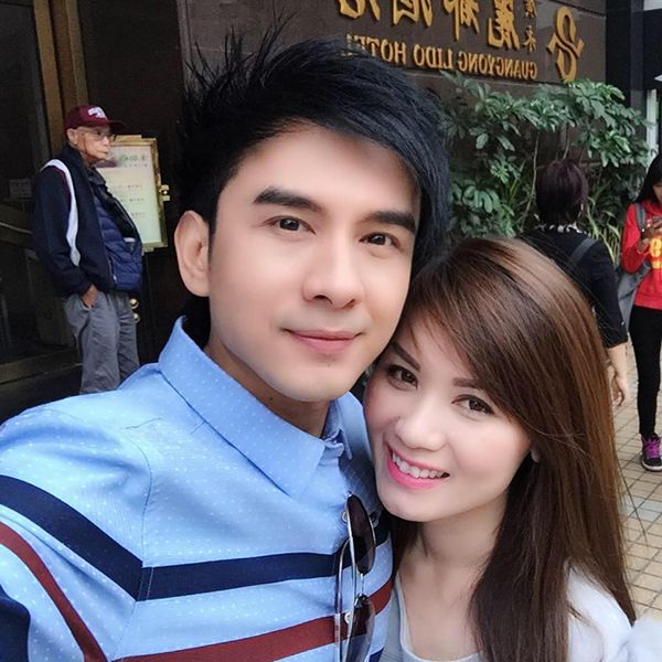 Cả hai dường như đều rất thích góc chụp hơi nghiêng 45 độ.