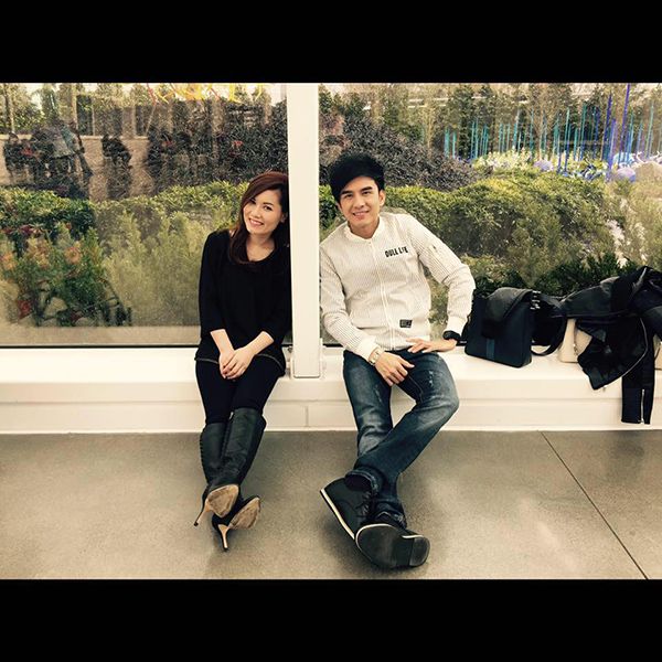 Do thường xuyên đi du lịch riêng với nhau nên thỉnh thoảng hai vợ chồng mới có người chụp ảnh cho.