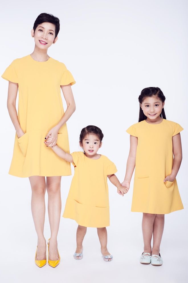 Đặc biệt, Khánh Ngọc rất thích diện trang phục ton-sur-ton cùng mẹ Xuân Lan và em Thỏ. Trước những cuộc hẹn, cô bé không ngại gọi điện thoại hoặc nhắn tin cho mẹ nuôi thảo luận trước về cách lựa chọn trang phục. Trong khi đó, Xuân Lan cũng thường xuyên hướng dẫn, chỉ bảo Khánh Ngọc cách kết hợp trang phục, màu sắc, phụ kiện hài hòa, phù hợp với tính cách và độ tuổi của cô bé. Khánh Ngọc rất thích thú, thường khoe với bạn bè về mẹ nuôi của mình là một siêu mẫu thời trang.