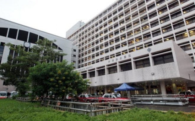 be-gai-trung-quoc-mang-thai-2-em-song-sinh