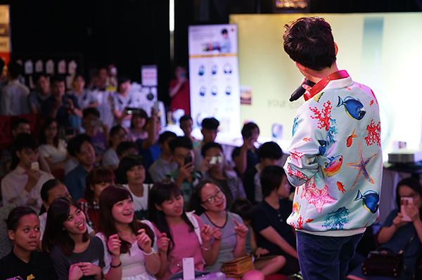 Trong buổi họp fan, Vũ Cát Tường thể hiện 2 ca khúc: Don't you go được remix vô cùng sôi động và Mơ cũng đang rất hot trong thời gian qua.