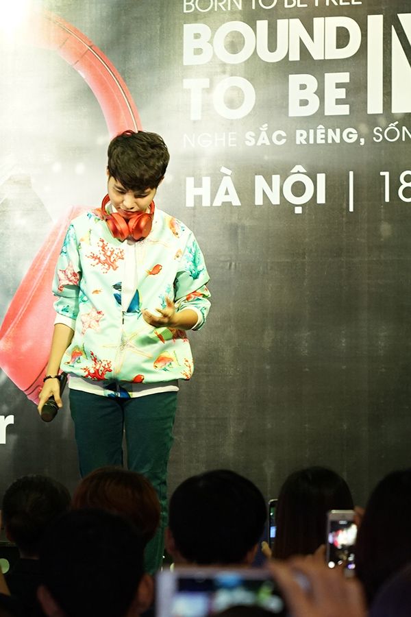 Vũ Cát Tường xuất hiện giản dị trong buổi giao lưu với người hâm mộ Hà Nội.