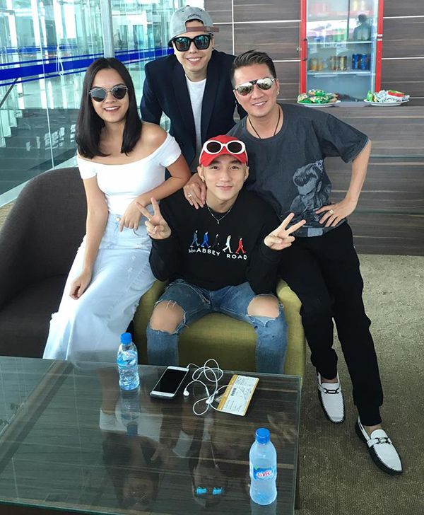 Trong chuyến bay còn có Phạm Quỳnh Anh và Trịnh Thăng Bình.