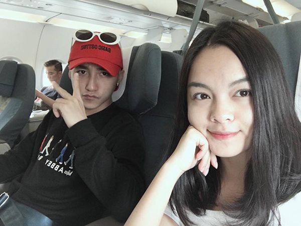 Sơn Tùng nhí nhảnh chụp ảnh cùng với Phạm Quỳnh Anh.