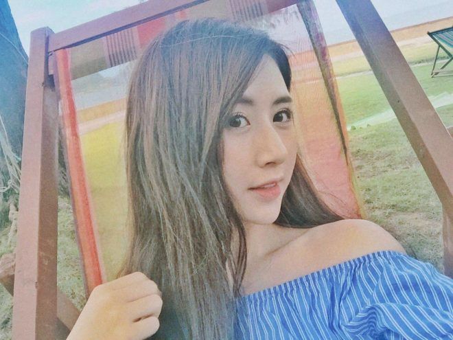 hay nữ tính, gợi cảm như Quỳnh Anh Shyn cũng cho thấy sự dễ chịu, dễ phối của tóc nâu vàng.