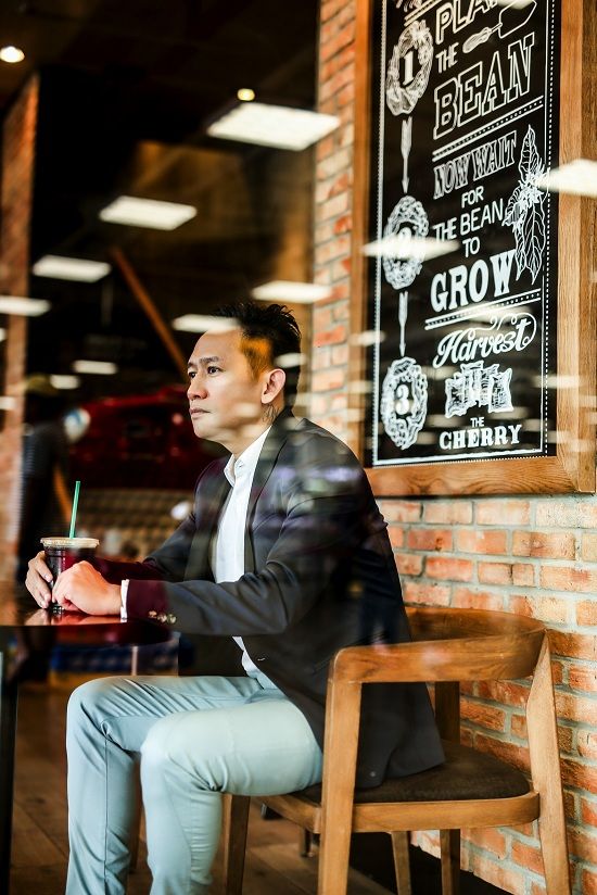 Sau MV Phê bản phối theo phong cách ballad, anh sẽ phát hành phiên bản remix mang hơi thở hiện đại để hợp thị hiếu nghe nhạc của khán giả trẻ.