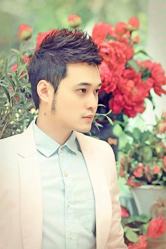 Anh là một trong những nghệ sĩ tiêu biểu của V-Pop đầu những năm 2000.