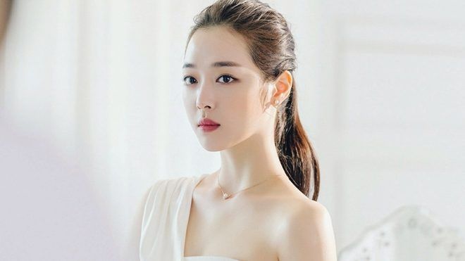 Sulli cũng chính thức rời F(x) và có những hoạt động cá nhân hơn 1 năm qua.