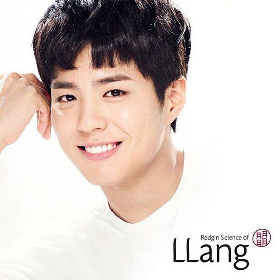 Thành công với vai diễn Choi Taek trong bộ phim Reply 1988, nam diễn viên trẻ Park Bo Gum nhận được hợp đồng quảng cáo mỹ phẩm nổi tiếng.