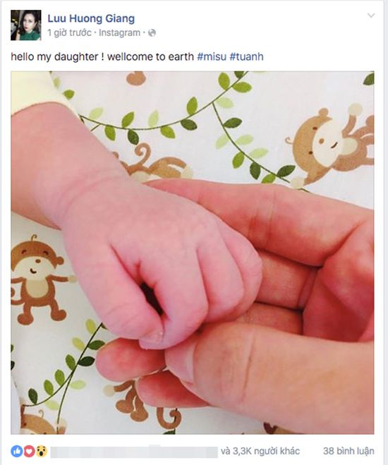 Sau hơn 1 tháng lâm bồn, Lưu Hương Giang lần đầu tiên hé lộ hình ảnh con gái thứ hai với người hâm mộ.