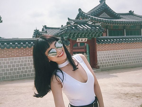 Sĩ Thanh chia sẻ, ăn món nào ở Hàn Quốc đều được ăn kèm kim chi dù ít gia vị hơn các món ăn Việt Nam. “Ở đây thời tiết rất dễ chịu ban ngày nắng nhưng không gắt như ở Việt Nam và buổi tối se lạnh có cảm giác như đang ở Đà Lạt”. 