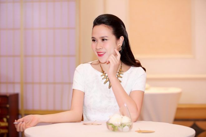 Cận cảnh nhan sắc xinh đẹp của Lưu Hương Giang.