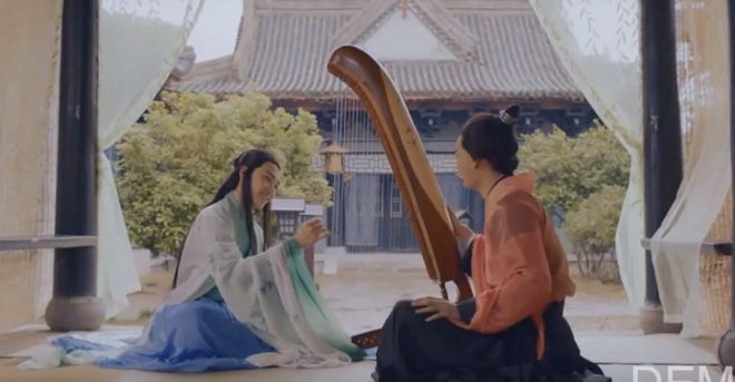 Trần Thiến ngày ngày dạy Tử Cao cầm kỳ thi họa, võ công binh pháp.