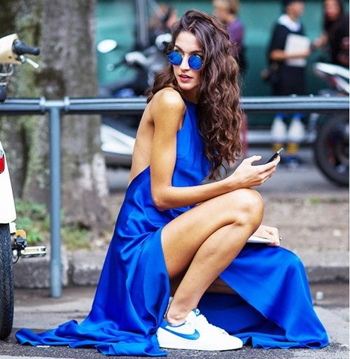 Váy xẻ tà đang thống trị street style của các quý cô khắp nơi!