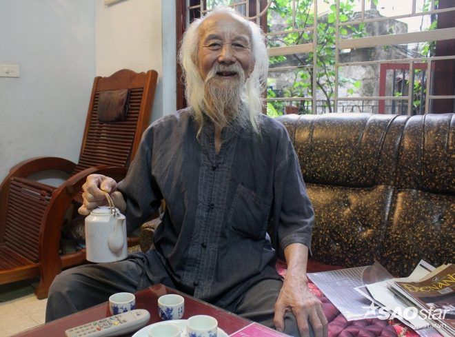 Mặc dù đã ở tuổi 83, nhưng "ông bụt" của làng điện ảnh Việt vẫn thường xuyên đóng phim.