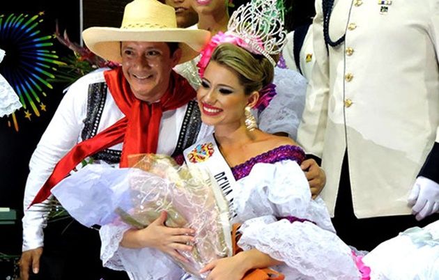 Tân hoa hậu trước sự cố.