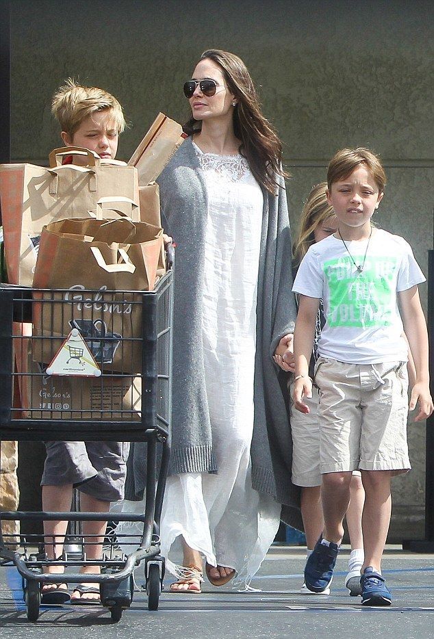 angelina Jolie4