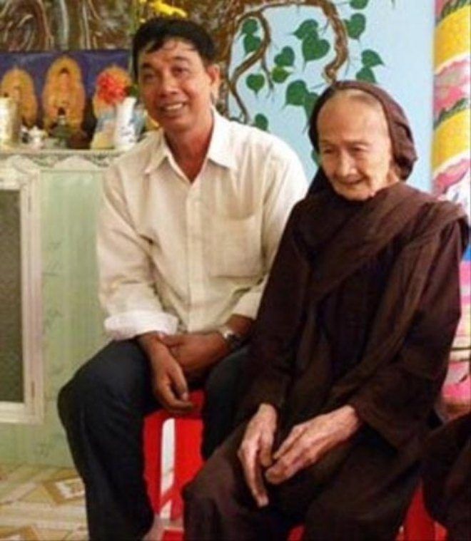 Cụ tưởng bên người cháu là ông Phạm Văn Lâm.