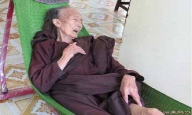 Dù tuổi cao nhưng cụ vẫn rất minh mẫn.