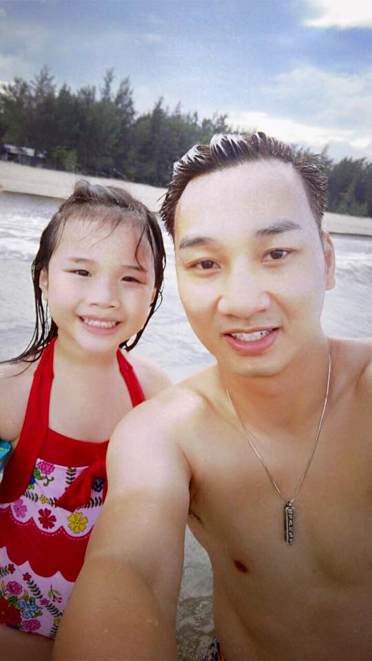 Trước đó, Thành Trung và con gái Vi An đã có chuyến đi về quê nội khá vui vẻ.