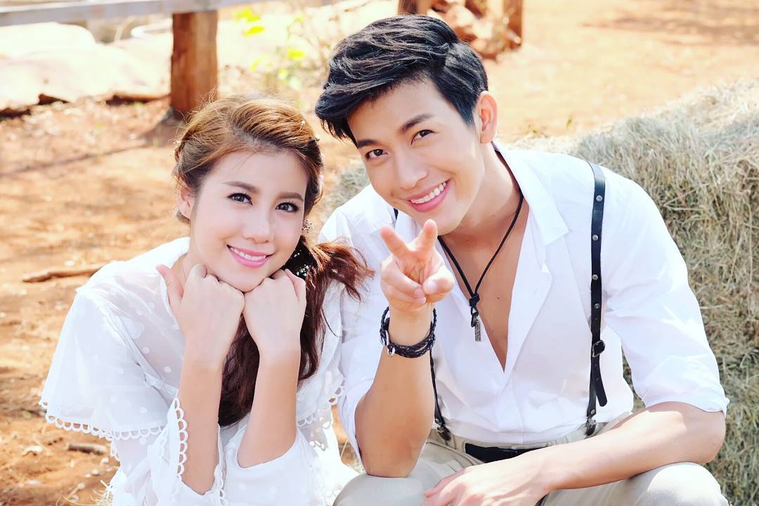 Bởi vì họ đều chấp nhận thua nhau nên họ mới có được nhau.