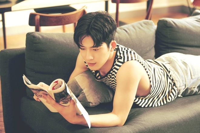 Tỉnh Bách Nhiên là gương mặt rất được lòng các nhãn hiệu và tạp chí thời trang.