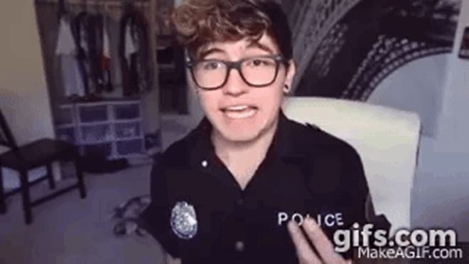 Sau màn gây ấn tượng với bạn gái quen trên mạng, ‘sỹ quan cảnh sát’ bị bắt bởi chính nhân viên của mình Ảnh 2