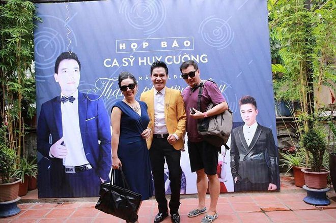 Trong lần hội ngộ này, Thanh Thanh Hiền và Huy Cường đã tranh thủ trò chuyện và còn nán khi buổi ra mắt Album đầu tay đã kết thúc.