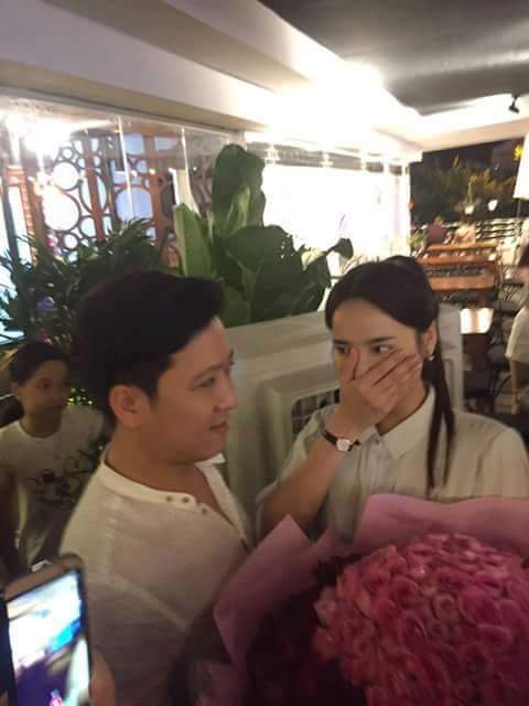 Nhã Phương nghẹn ngào bật khóc trước hành động ngọt ngào của Trường Giang.