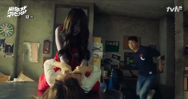 Lúc không thể chống trả một ma nữ trong lòng đầy thù hận, hãy khơi gợi phần người trong lòng cô ta.